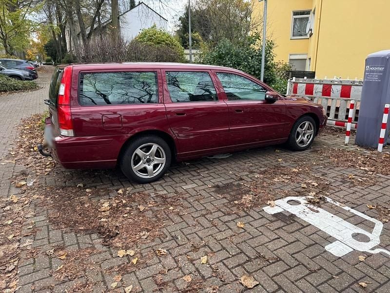 Gebraucht Volvo V70 185 PS (136 kW) 2007 Rot Kombi