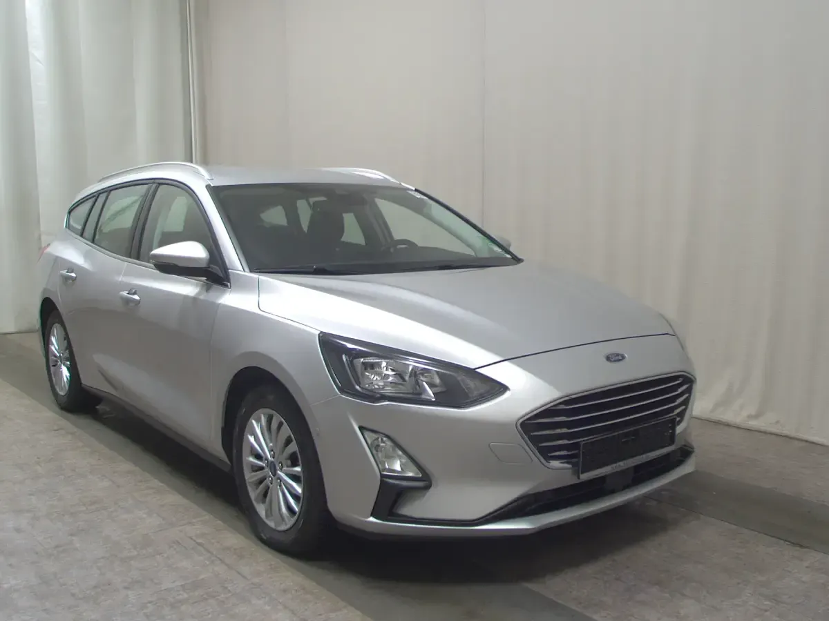 Używany Ford Focus Titanium 125 KM (91 kW) 2021 Srebrny Kombi
