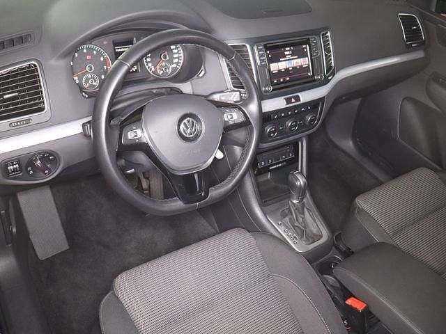 Gebraucht VW Sharan Comfortline 150 PS (110 kW) 2022 Van / Kleinbus