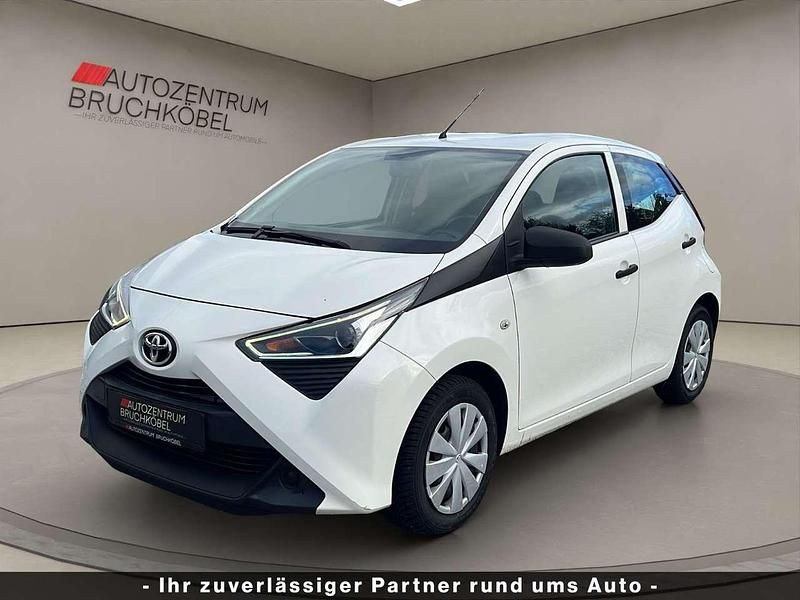 Weiß Gebraucht 2021 Toyota Aygo Kleinwagen | 7.990 € (Fairer Preis) - Bild 1/4