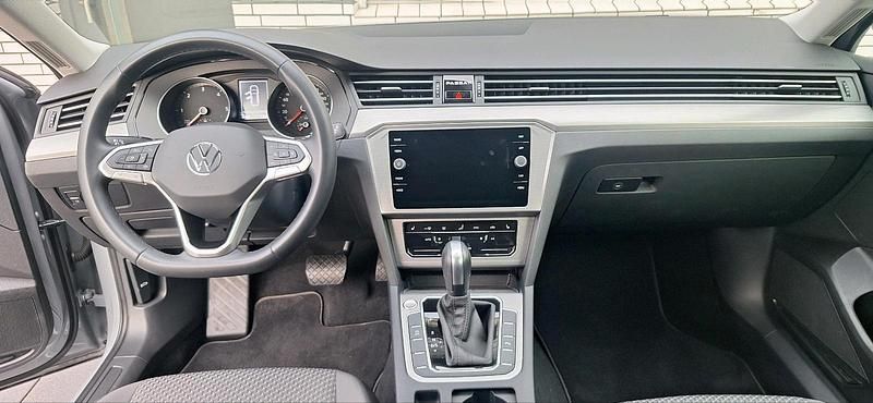 Grau Gebraucht 2022 VW Passat Kombi | 26.500 € (Fairer Preis) - Bild 1/4