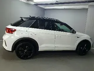 Second-hand VW T-Roc R-line 150 CP (110 kW) 2025 SUV