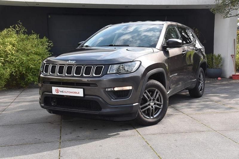 Grau Gebraucht 2019 Jeep Compass Sport SUV | 12.950 € (Fairer Preis) - Bild 1/4