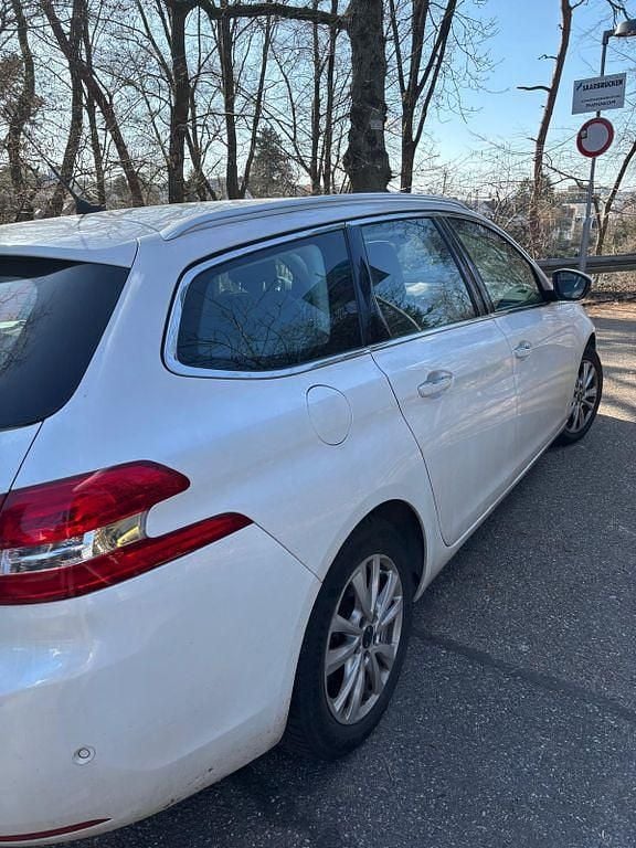 Gebraucht Peugeot 308 SW 120 PS (88 kW) 2015 Schwarz Kombi