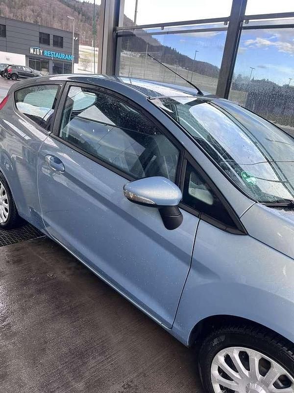 Gebraucht Ford Courier 82 PS (60 kW) 2009 Silber Van / Kleinbus