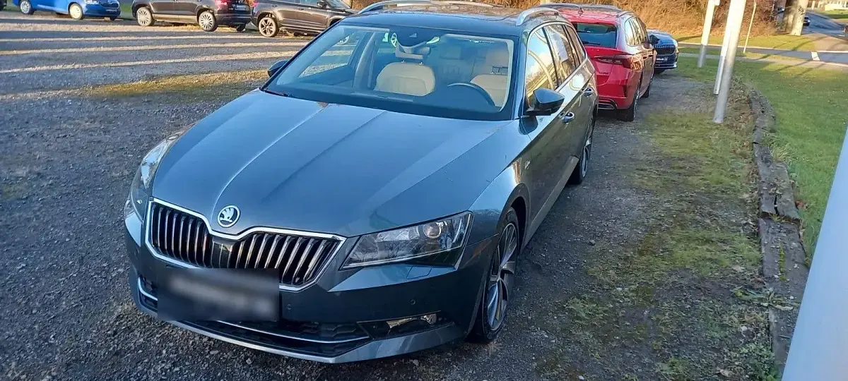Gebraucht Skoda Superb LAURIN & KLEMENT 220 PS (161 kW) 2016 Grau Kombi