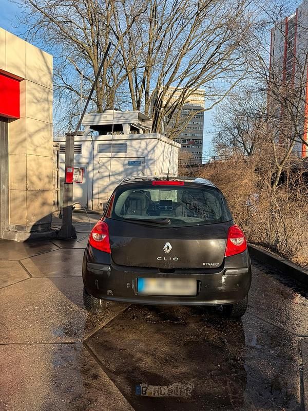 Second-hand Renault Clio III 75 CP (55 kW) 2007 Negru Hatchback