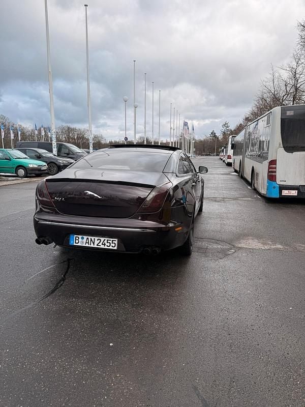 Gebraucht Jaguar XJ 275 PS (202 kW) 2011 Rot Limousine