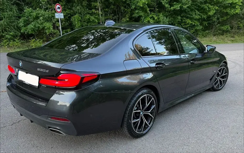 Gebraucht BMW 530 M Sport 286 PS (210 kW) 2021 Grau Limousine