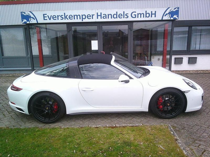 Pure white Gebraucht 2021 Porsche 911 Carrera 4 GTS Cabrio | 133.911 € - Bild 1/4