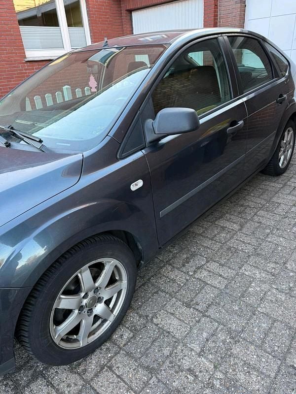 Gebraucht Ford Focus 109 PS (80 kW) 2006 Grau Limousine