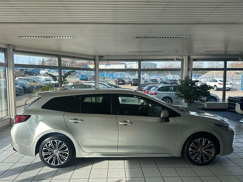 Gebraucht Toyota Corolla Team 152 PS (111 kW) 2021 Silber Kombi