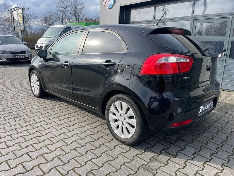 Gebraucht Kia Rio Edition 7 109 PS (80 kW) 2012 Schwarz Limousine