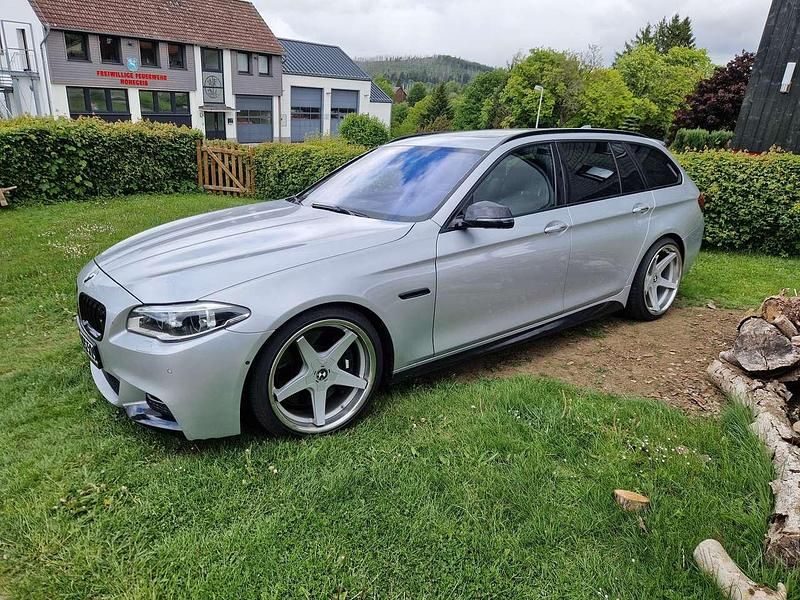 Silber Gebraucht 2013 BMW M550 Sport Line Limousine | 22.999 € (Teuer) - Bild 1/4