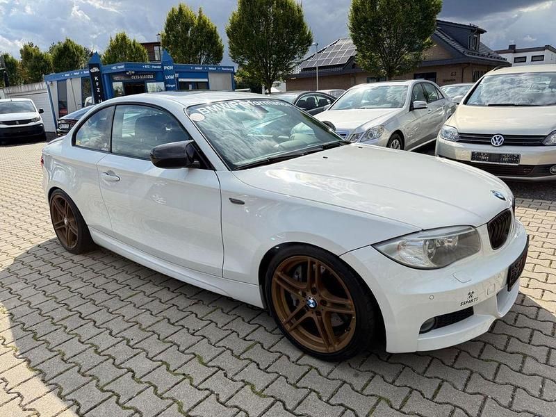 Weiß Gebraucht 2011 BMW 125 M Sport Kleinwagen | 12.990 € (Fairer Preis) - Bild 1/4