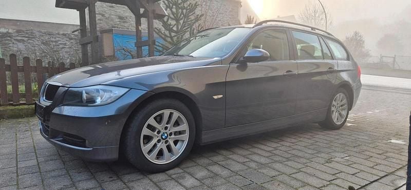 Gebraucht BMW 318 171 PS (125 kW) 2007 Grau Kombi
