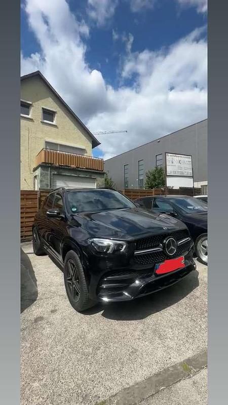 Schwarz Gebraucht 2019 Mercedes GLE400 AMG line SUV | 65.999 € - Bild 1/2