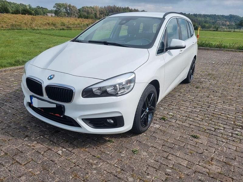 Weiß Gebraucht 2016 BMW 218 Gran Tourer Advantage Van / Kleinbus | 11.700 € (Etwas zu teuer) - Bild 1/4