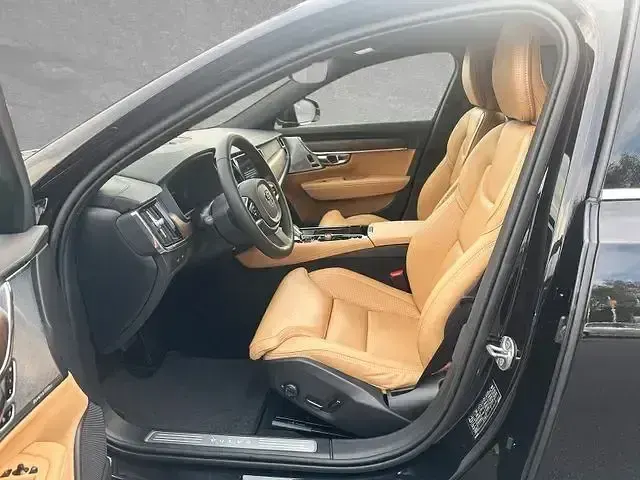 Usata Volvo V90 Ultra 455 CV (334 kW) 2025 Nero Station wagon