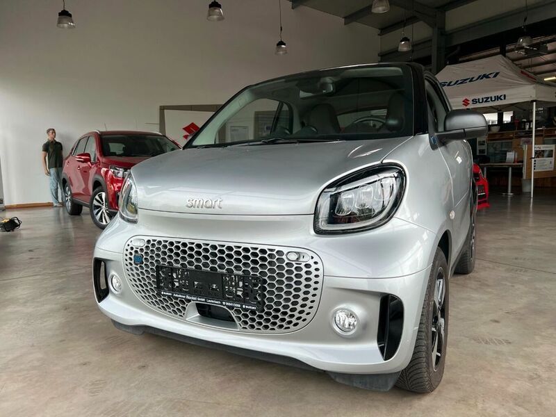 Silber Gebraucht 2021 Smart ForTwo Electric Drive Passion Limousine | 13.490 € (Etwas zu teuer) - Bild 1/4