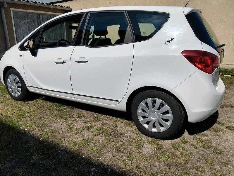 Second-hand Opel Meriva 101 CP (74 kW) 2017 Alb Monovolum