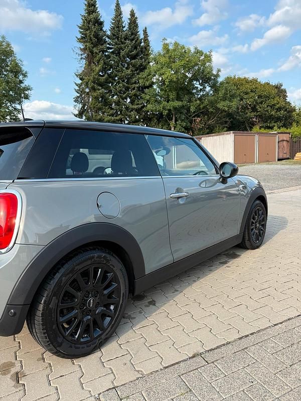 Grau Gebraucht 2018 Mini Cooper Kleinwagen | 12.200 € (Guter Preis) - Bild 1/4