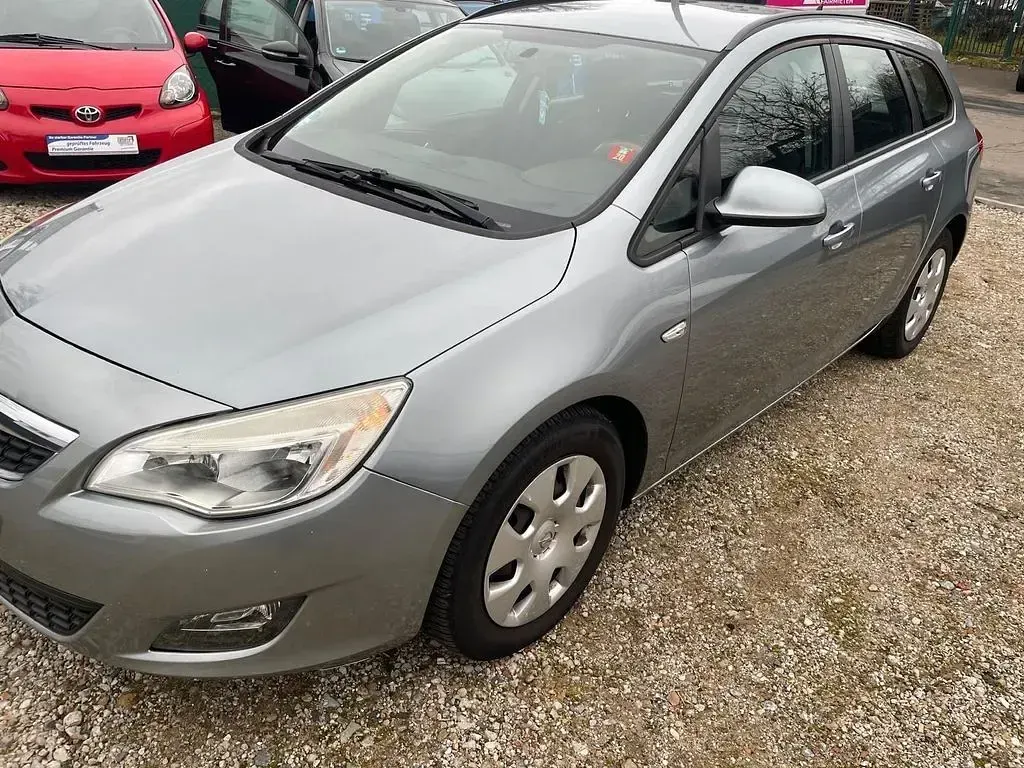 Gebraucht Opel Astra 95 PS (69 kW) 2011 Silber Kombi