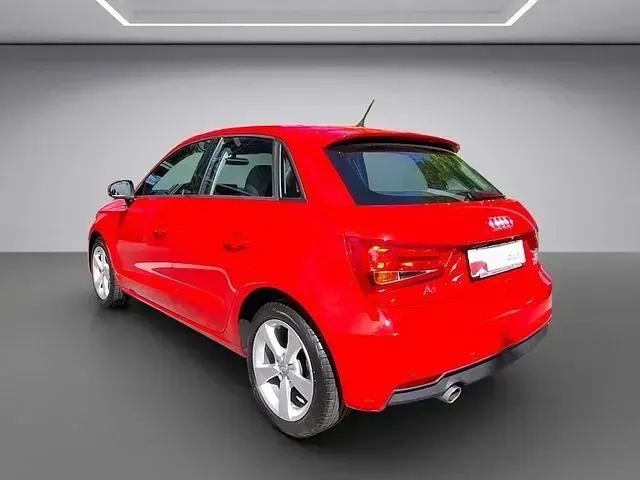 Gebraucht Audi A1 Sportback Sport 95 PS (69 kW) 2019 Misanorot Kleinwagen