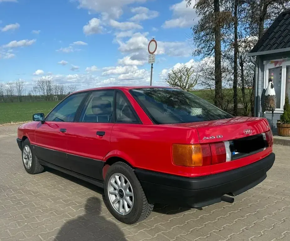 Käytetty Audi 80 Design 90 HP (66 kW) 1990 Punainen Sedan