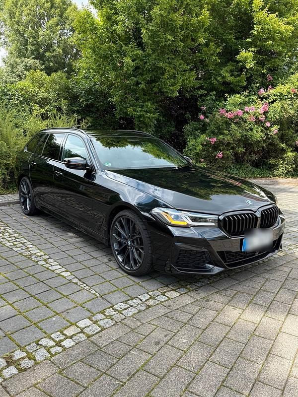 Schwarz Gebraucht 2020 BMW 530 Shadowline Kombi | 39.900 € (Teuer) - Bild 1/4