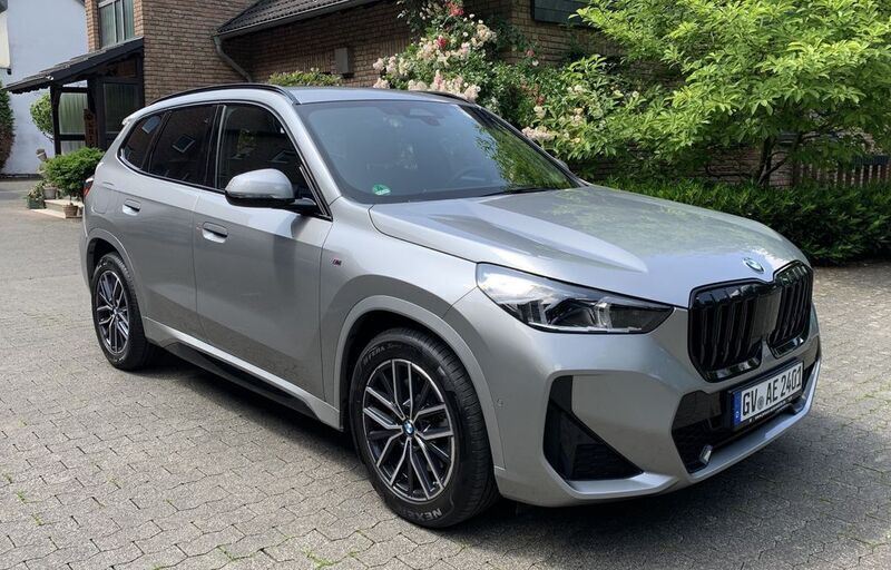 Grau Gebraucht 2023 BMW X1 M Sport SUV | 42.900 € (Guter Preis) - Bild 1/4