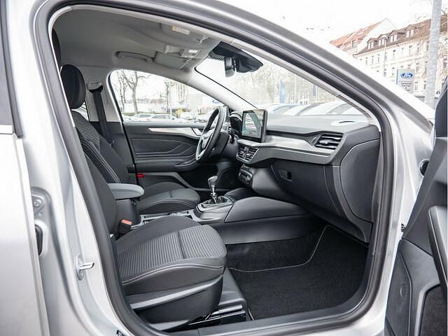 Ny Ford Focus Titanium 125 HK (91 kW) 2025 Sølv Sedan
