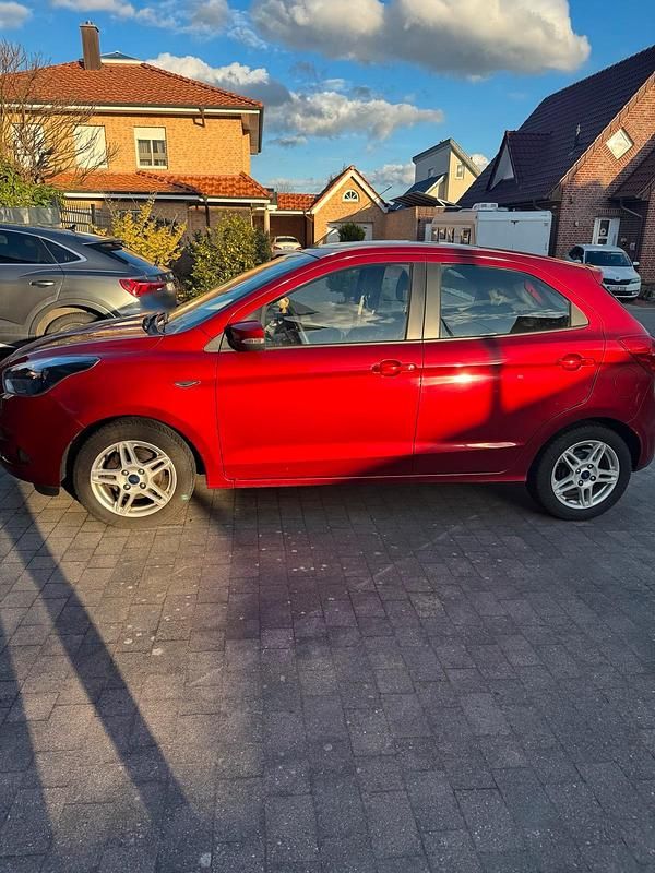 Gebraucht Ford Ka Plus 85 PS (62 kW) 2016 Rot Kleinwagen