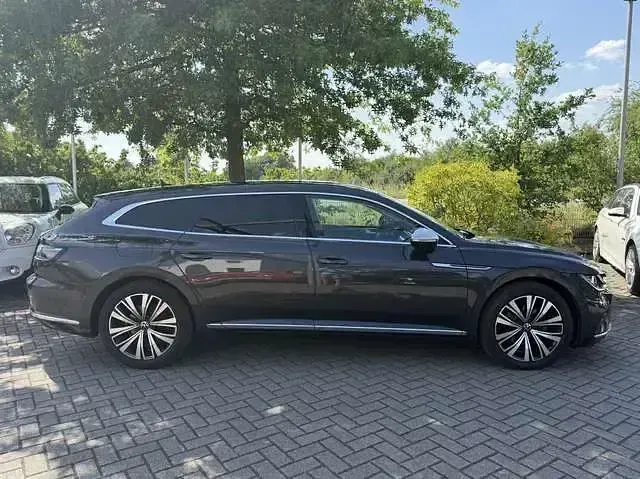 Gebraucht VW Arteon Elegance 150 PS (110 kW) 2023 Mangangrau metallic Kombi