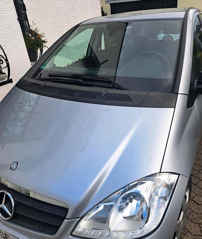 Gebraucht Mercedes A160 95 PS (69 kW) 2012 Silber Kleinwagen