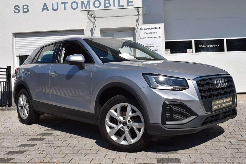 Florettsilber metallic Gebraucht 2022 Audi Q2 SUV | 21.499 € (Fairer Preis) - Bild 1/4