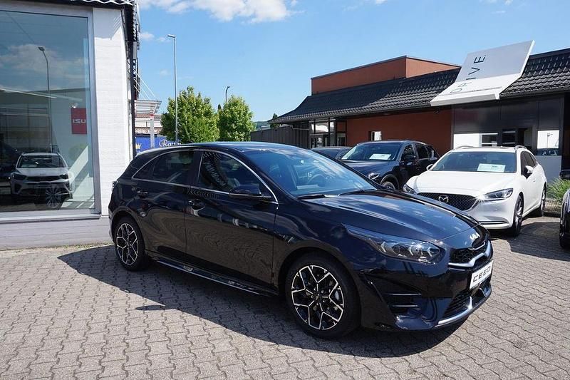 Neu Kia Ceed GT-Line 140 PS (102 kW) 2025 Schwarz Kleinwagen