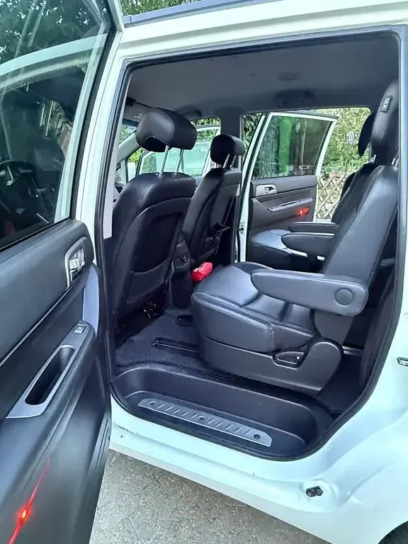 Gebraucht SsangYong Rodius Sapphire 178 PS (130 kW) 2017 Weiß Van / Kleinbus