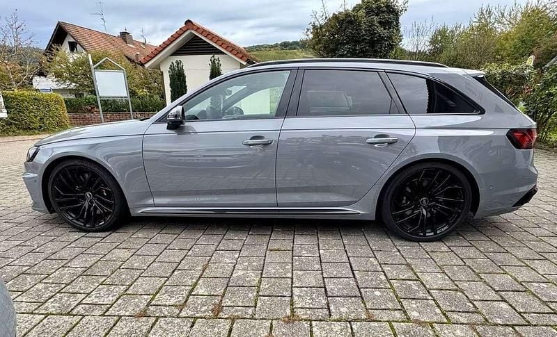 Grau Gebraucht 2022 Audi RS4 Kombi | 68.702 € (Superpreis) - Bild 1/4