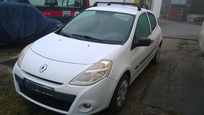 Gebraucht Renault Clio III 75 PS (55 kW) 2009 Weiß Kleinwagen