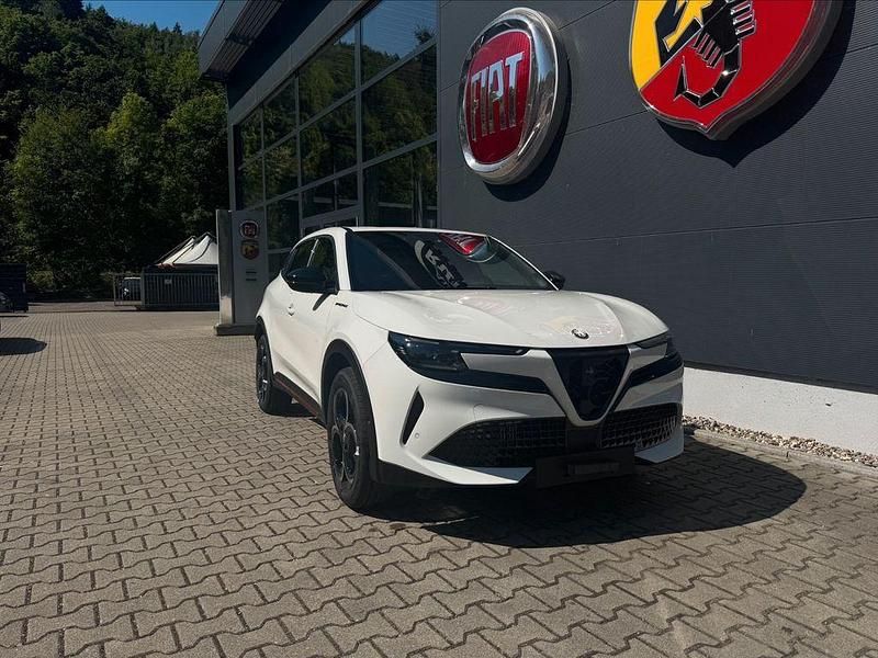 Weiß Gebraucht 2025 Alfa Romeo GT Junior Edizione Speciale SUV | 26.990 € (Superpreis) - Bild 1/4