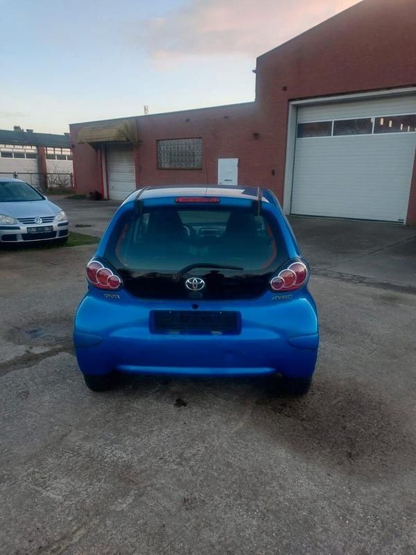 Gebraucht Toyota Aygo 68 PS (50 kW) 2014 Blau Kleinwagen