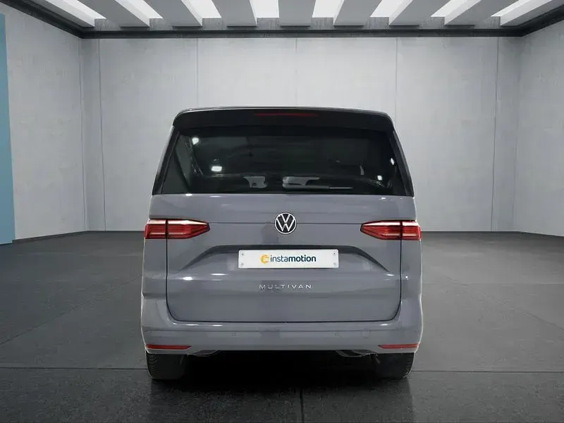 Usado VW Multivan 150 HP (110 kW) 2023 Cinzento Monovolume