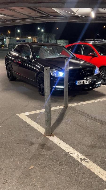 Schwarz Gebraucht 2012 Mercedes C220 Limousine | 12.000 € - Bild 1/4