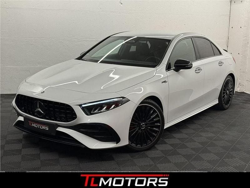 Weiß Gebraucht 2023 Mercedes A200 AMG Limousine | 34.990 € (Teuer) - Bild 1/4