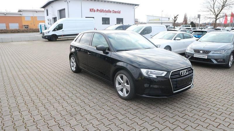 Gebraucht Audi A3 Sport 116 PS (85 kW) 2018 Schwarz Limousine