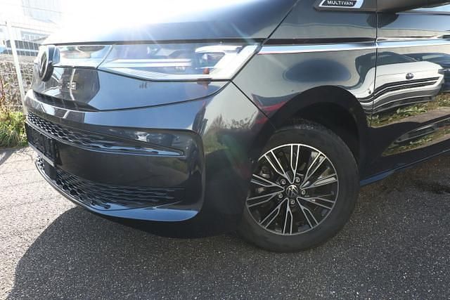 Gebraucht VW T7 Style 150 PS (110 kW) 2024 Starlight blue metallic starlight blue metallic Van