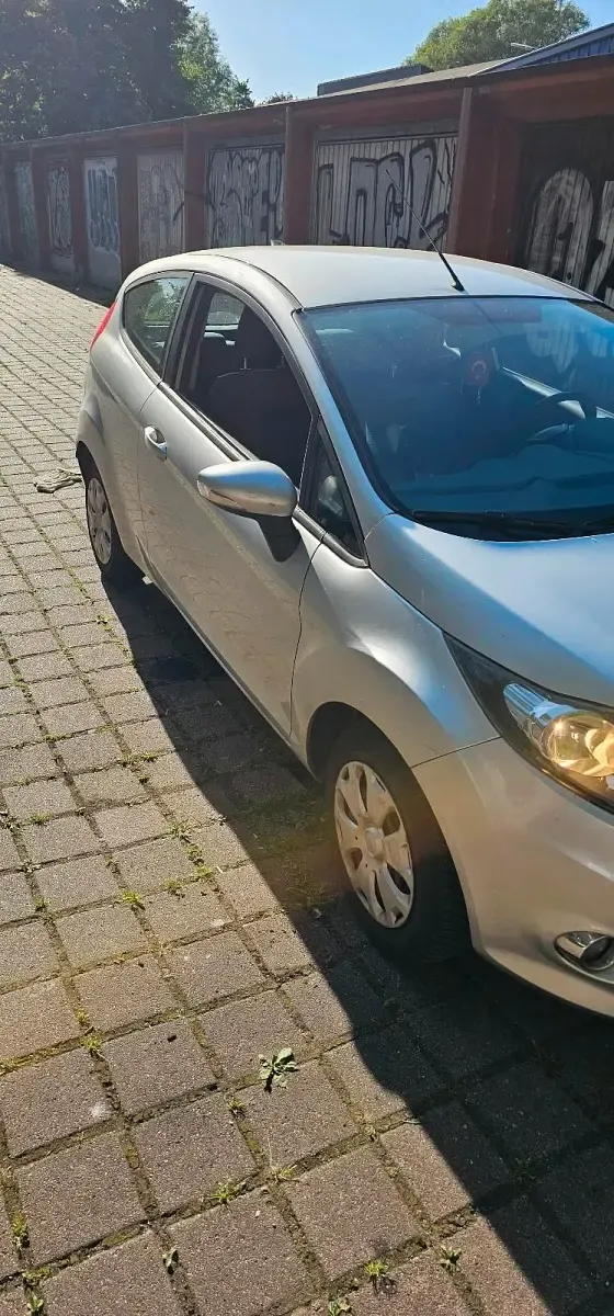 Gebraucht Ford Fiesta 86 PS (63 kW) 2009 Silber Kleinwagen
