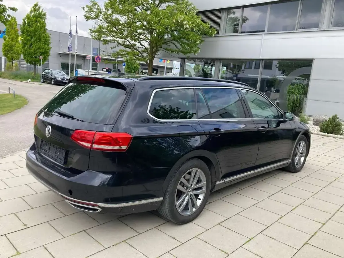Gebraucht VW Passat Comfortline 190 PS (139 kW) 2019 Deep black perleffekt Kombi