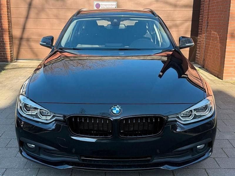 Gebraucht BMW 320 190 PS (139 kW) 2019 Schwarz Limousine